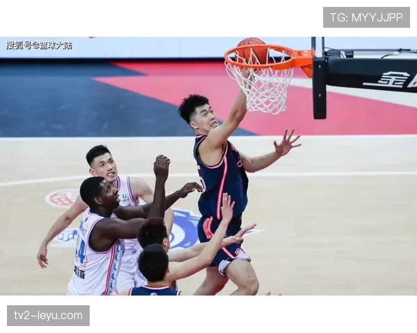 奥卡福状态回暖助球队取胜，篮球新星表现引关注