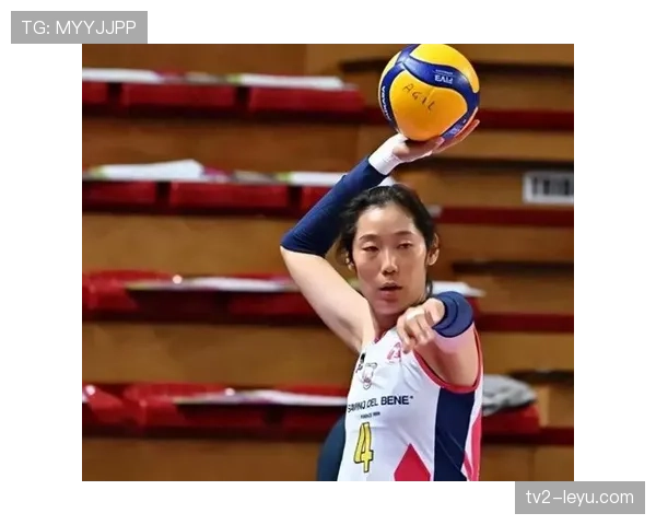 朱婷训练完啃鸡腿那一下，自律和馋嘴居然能共存？